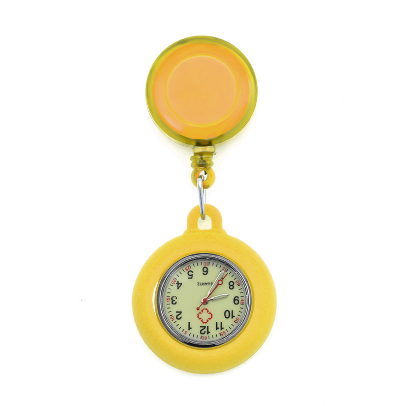 Reloj de bolsillo médico fácil de tirar hebilla reloj de pecho de superficie de color de silicona al por mayor Reloj de enfermera retráctil luminoso reloj de examen de estudiante femenino reloj colgante