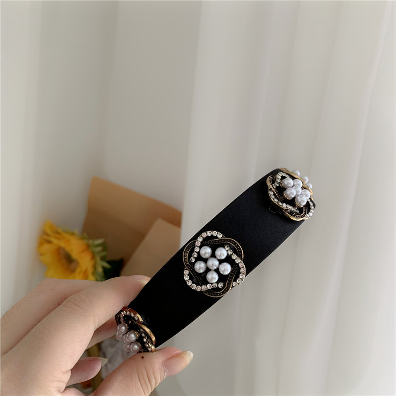 Retro Temperament Wide-sided Wild Outing Cloth Pearl Diamond Flower Headband display picture 6