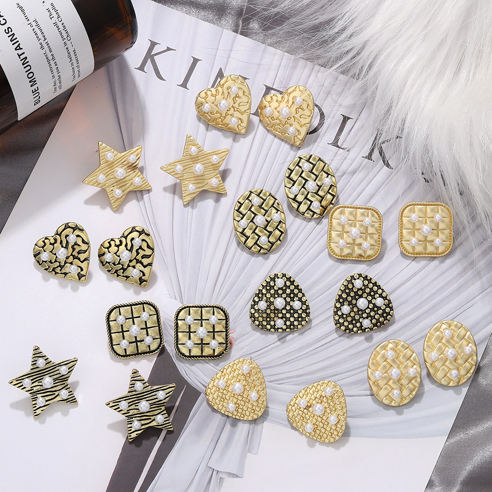 Fashion Retro Square Alloy Inlaid Pearl Earrings Wholesale display picture 5