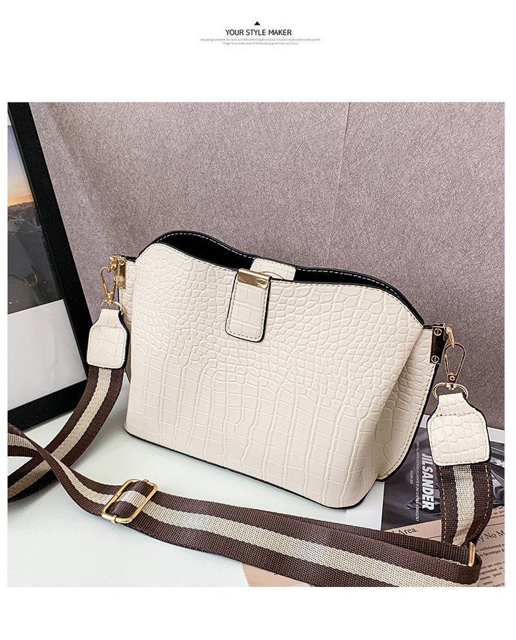 All-match Women's Messenger Bucket Crocodile Pattern One-shoulder Picture Autumn New Messenger Women's Bag display picture 5