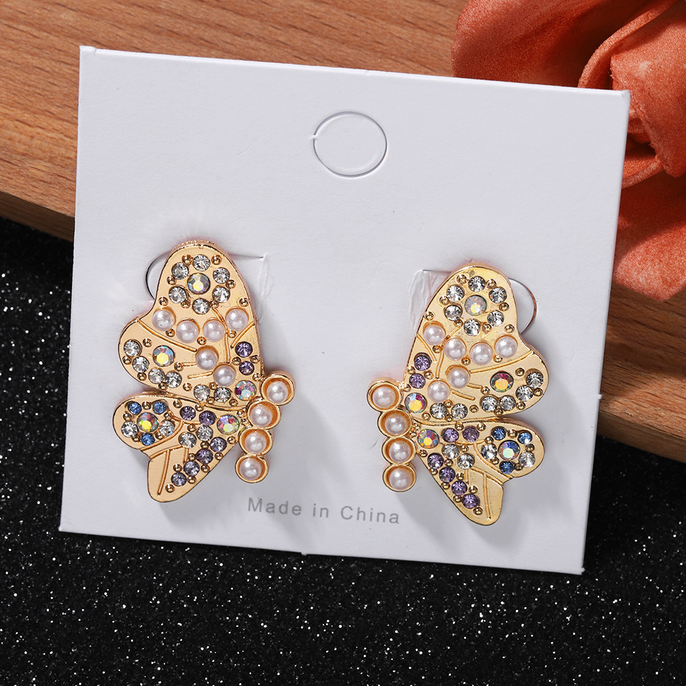 Exquisite Butterfly Studded Pearl Big Stud Earrings New Trendy Fashion Earrings display picture 5