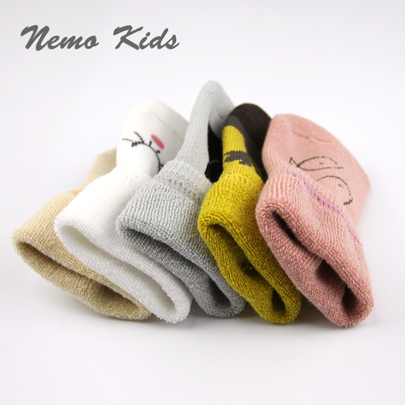Otoño e Invierno Terry engrosada boca suelta calcetines para bebés calcetines para niños algodón peinado Calcetines antideslizantes de dibujos animados