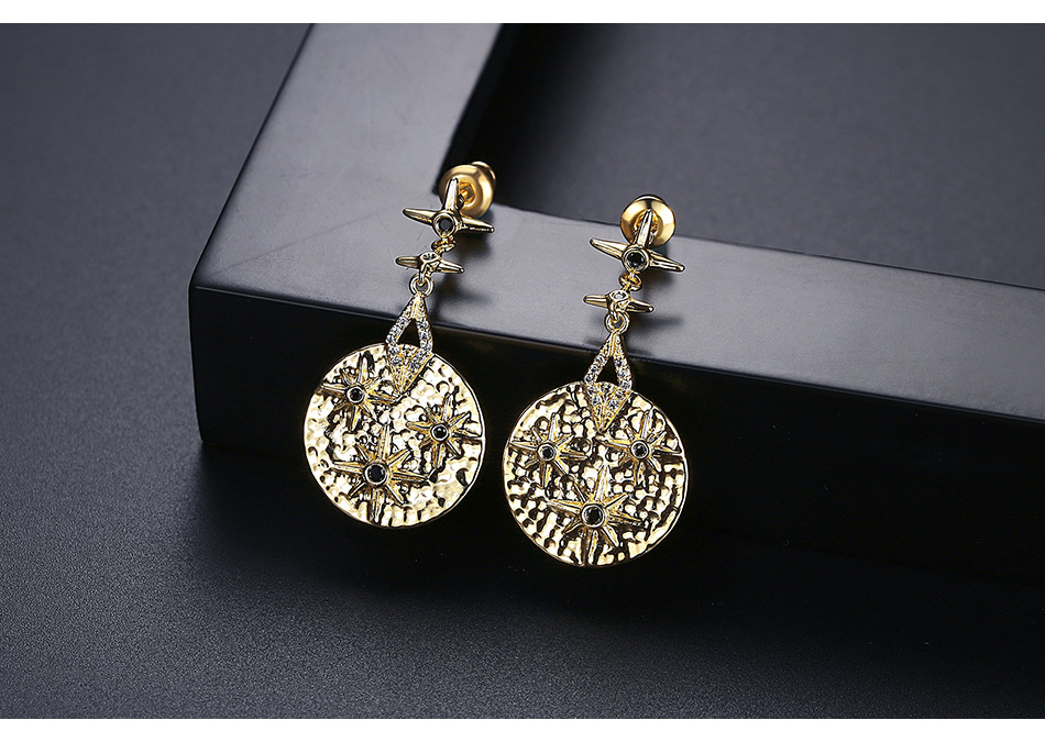 Retro Golden Fashion Earrings display picture 6