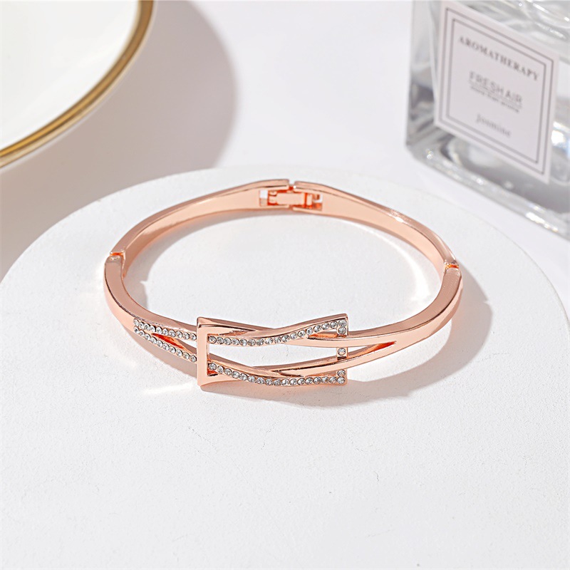 New Bracelet Nihaojewelry Fashion Geometric Cross Bracelet Knotted Simple Commuter Diamond Bracelet Wholesale display picture 6