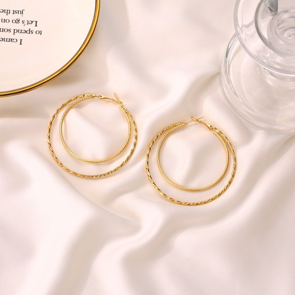 New  Double Large Circle Earrings Exaggerated Geometric Circle Hoop Earrings display picture 3