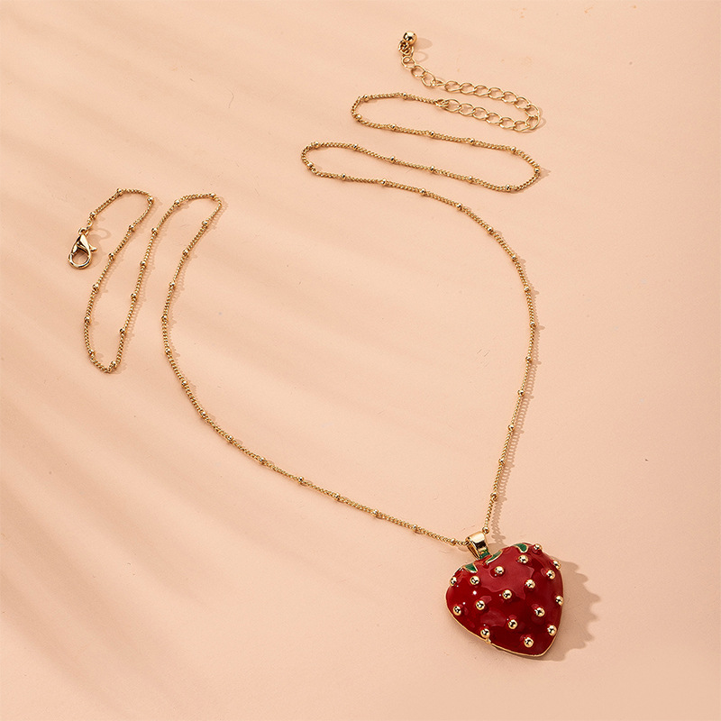 Mode Créatif Pendentif Fraise Rouge Dégoulinant D&#39;huile Collier De Mode En Trois Dimensions En Gros display picture 1