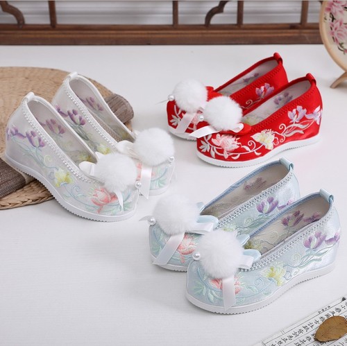 Women Hanfu hair ball bow shoes embroidery shoes female ancient folk Hanfu shoes ancient wind daily embroidery inside the high warped head shoes