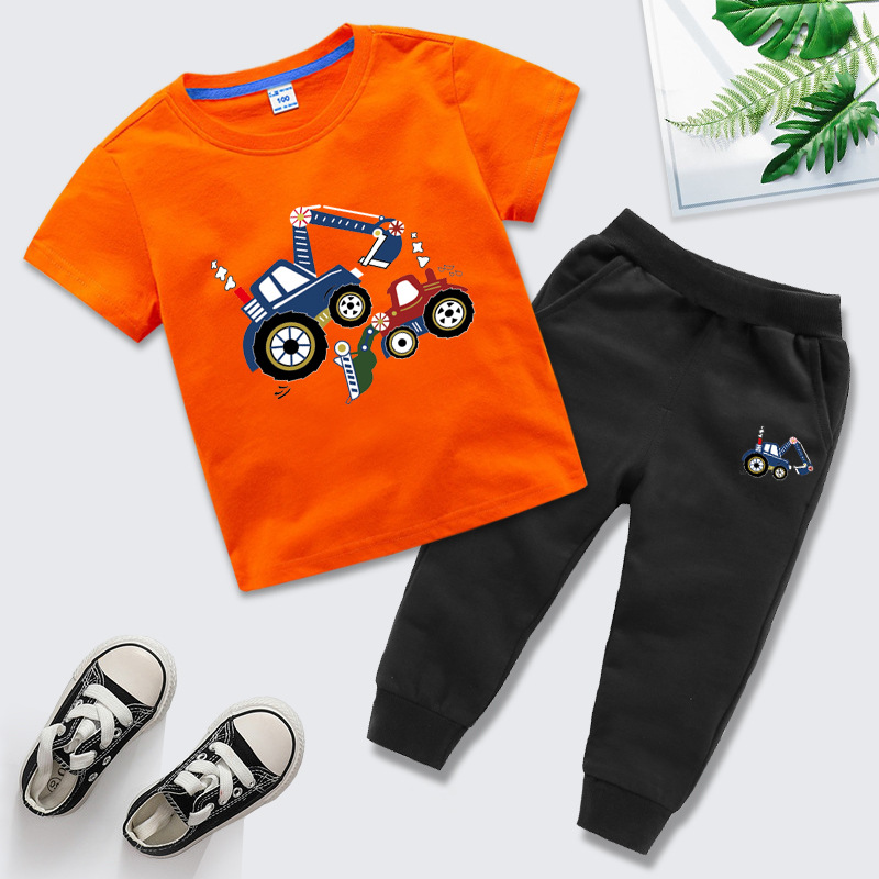 双挖短橙+长黑裤