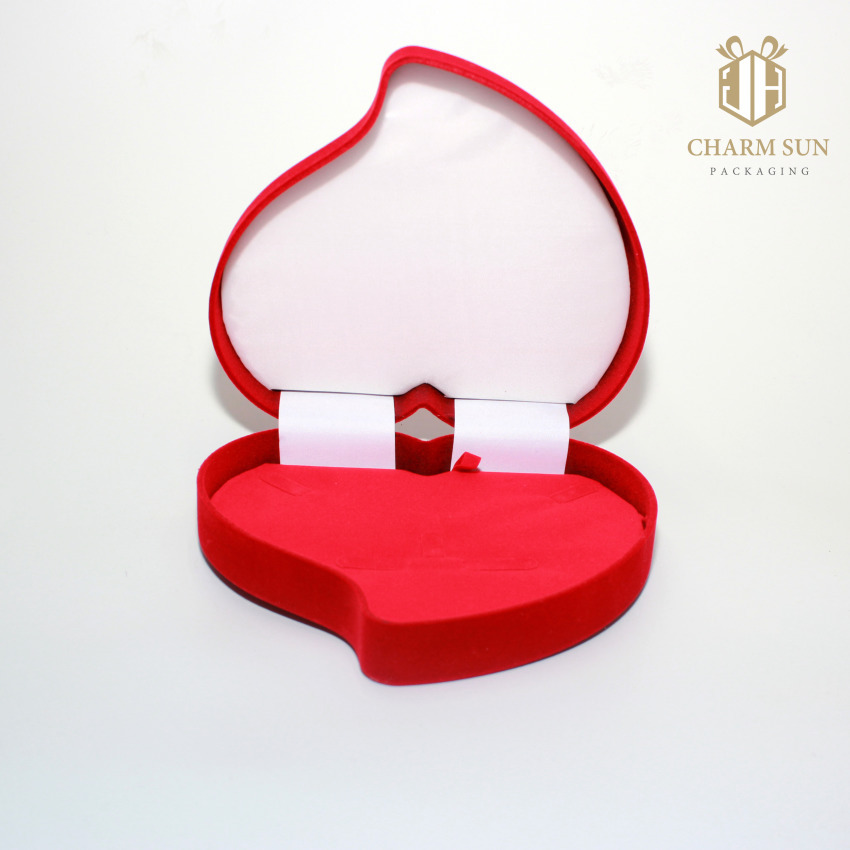 大桃心精品植绒  大号歪桃手链戒指耳钉耳环多功能套装盒