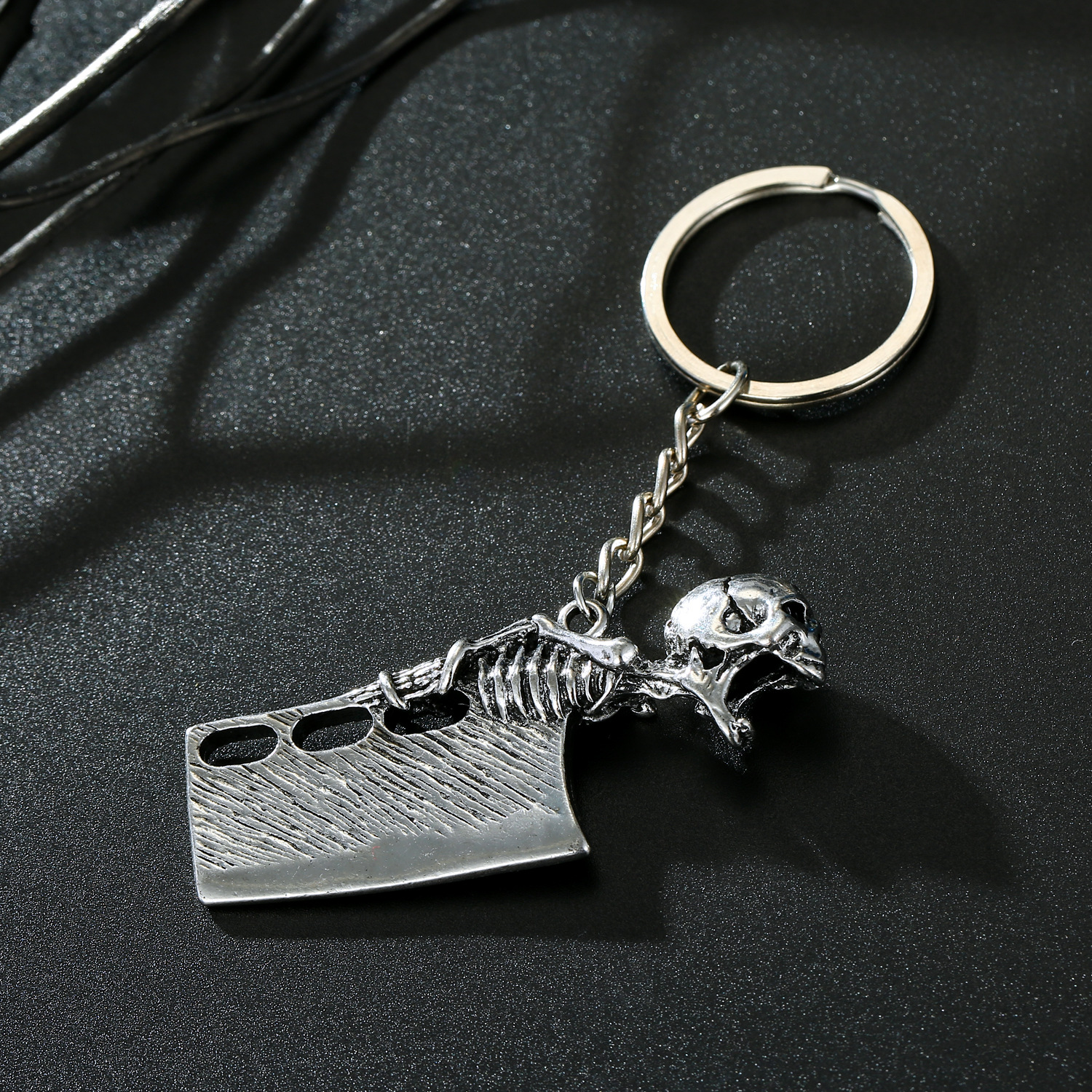 New Punk Metal Keychain Retro Skull Cross Keychain Wholesale display picture 6