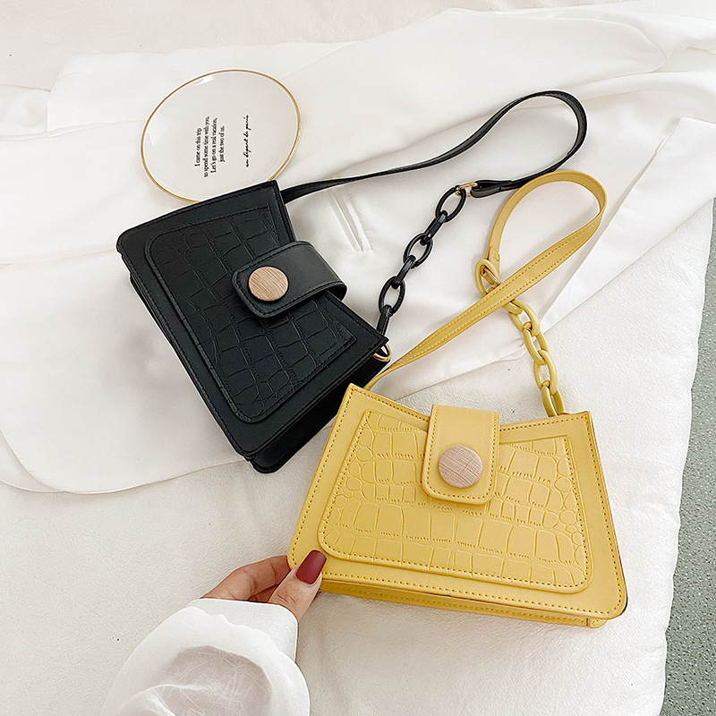 summer one-shoulder bag on chain