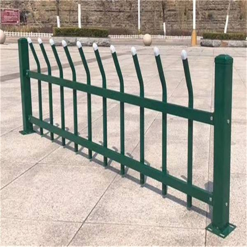 锌钢草坪花园围栏绿化带围栏公园花园隔离栅栏镀锌管铁篱笆