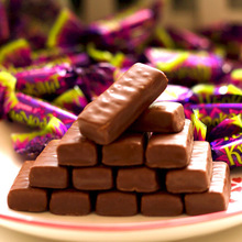 國產紫皮巧克力糖袋裝批發喜糖花生夾心巧克力地攤俄羅斯風味紫皮