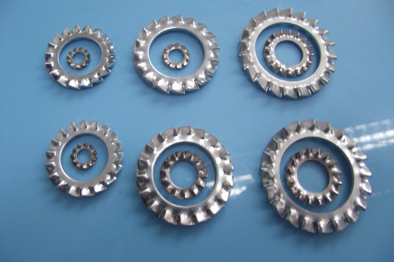 M6组合外锯齿锁紧垫圈   5.45*11*0.7