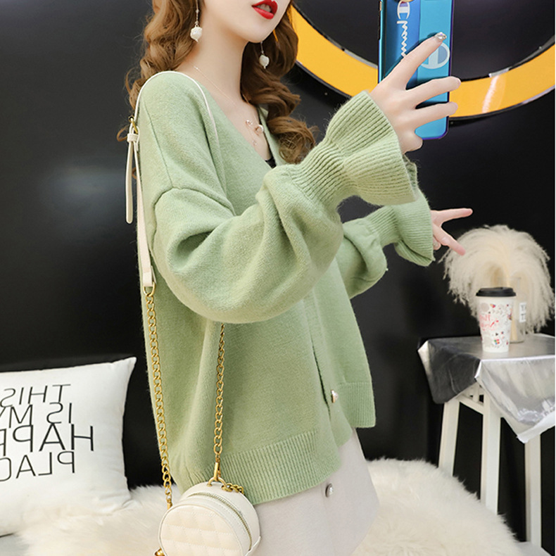 Very fairy V-neck lazy sweater loose exotic female 2021 autumn new trumpet sleeve sweater cardigan female