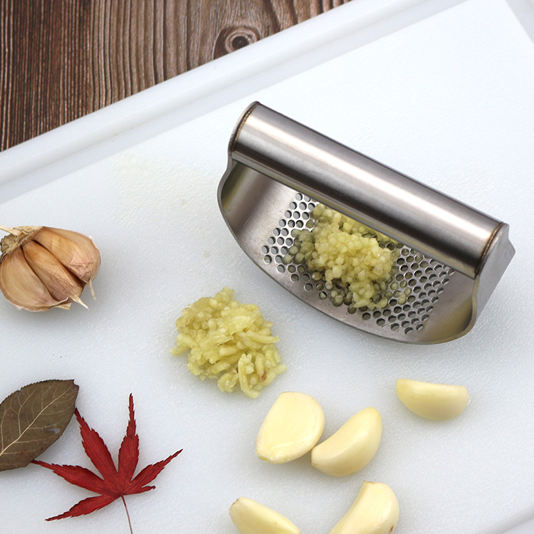 不锈钢弧形压蒜器 家用手动捣蒜器厨房姜汁蒜蓉捣碎器 省力蒜泥器