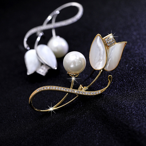 Korean fashionable and personalized high-end corsage for women, natural mother-of-pearl brooch for suit coat, versatile decorative tulip brooch