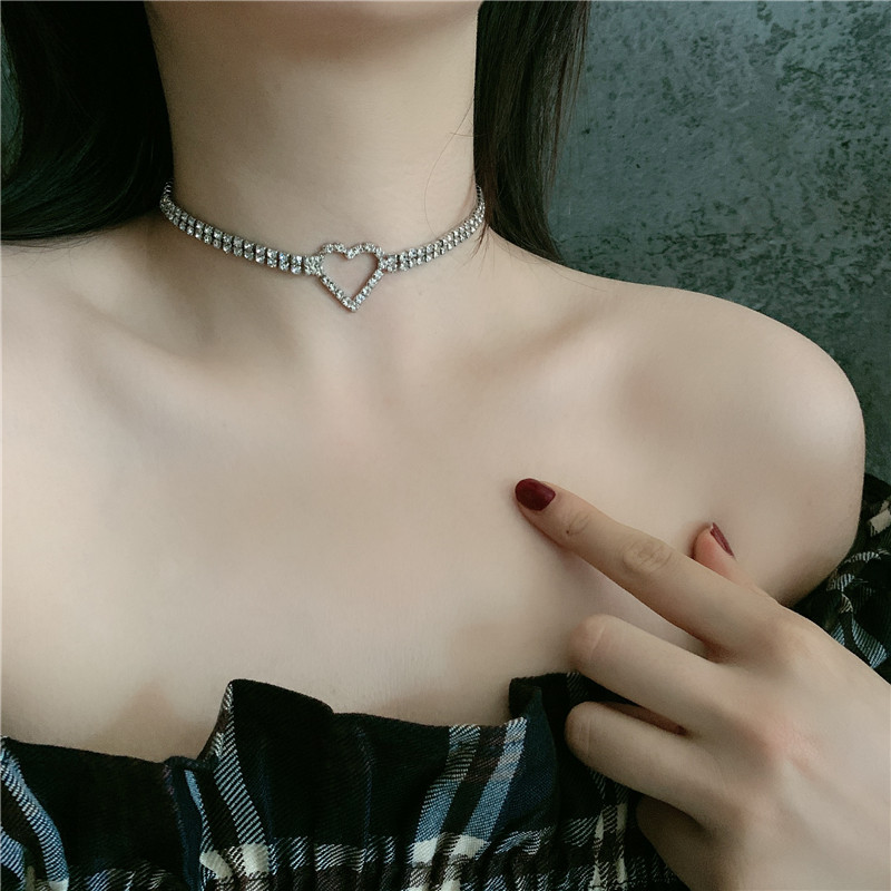 New Fashion  Love Simple Bright Diamond Short Paragraph Girl Heart Necklace Choker Wholesale Nihaojewelry display picture 1