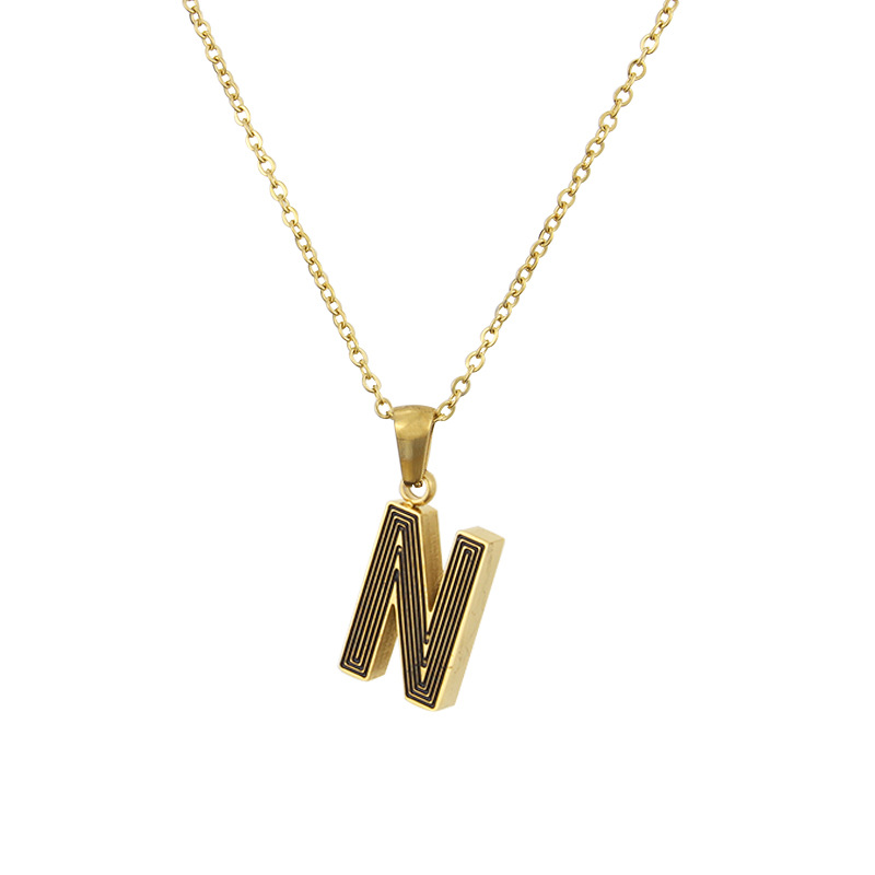 Nouveau Acier Inoxydable Plaqué Or Noir Ligne 26 Lettre Collier Simple Or Anglais Titane Acier Pendentif En Gros Nihaojewelry display picture 7