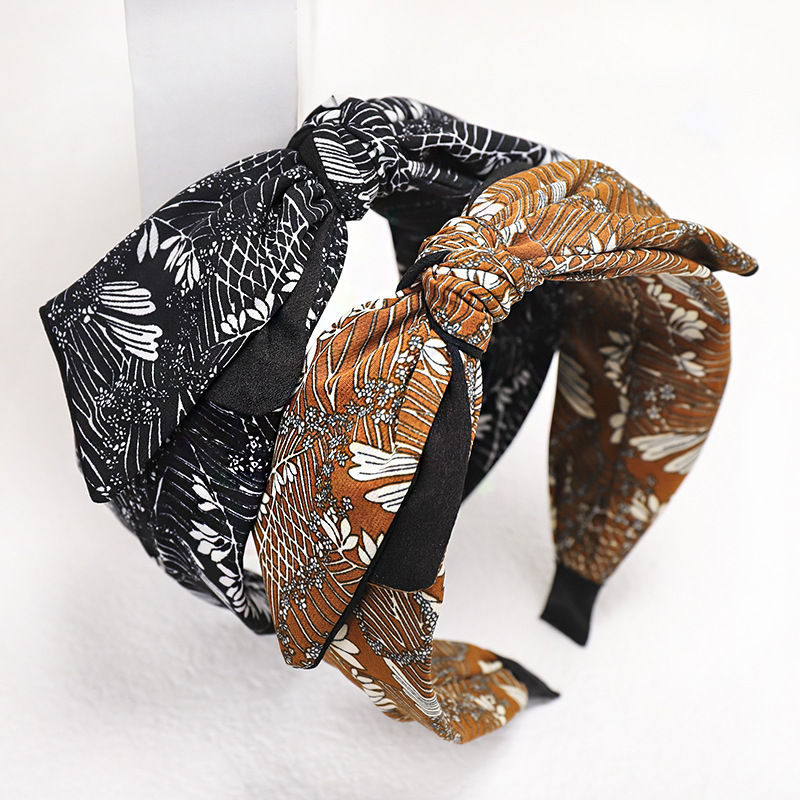 New Fashion Retro Embroidery Printed Hairband Wide-band Kink Cheap Headband Wholesale display picture 4