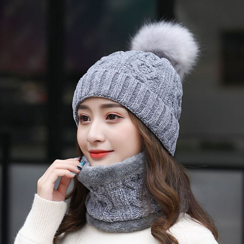 Women's Elegant Business Basic Solid Color Hollow Out Ear Warap Wool Cap display picture 3