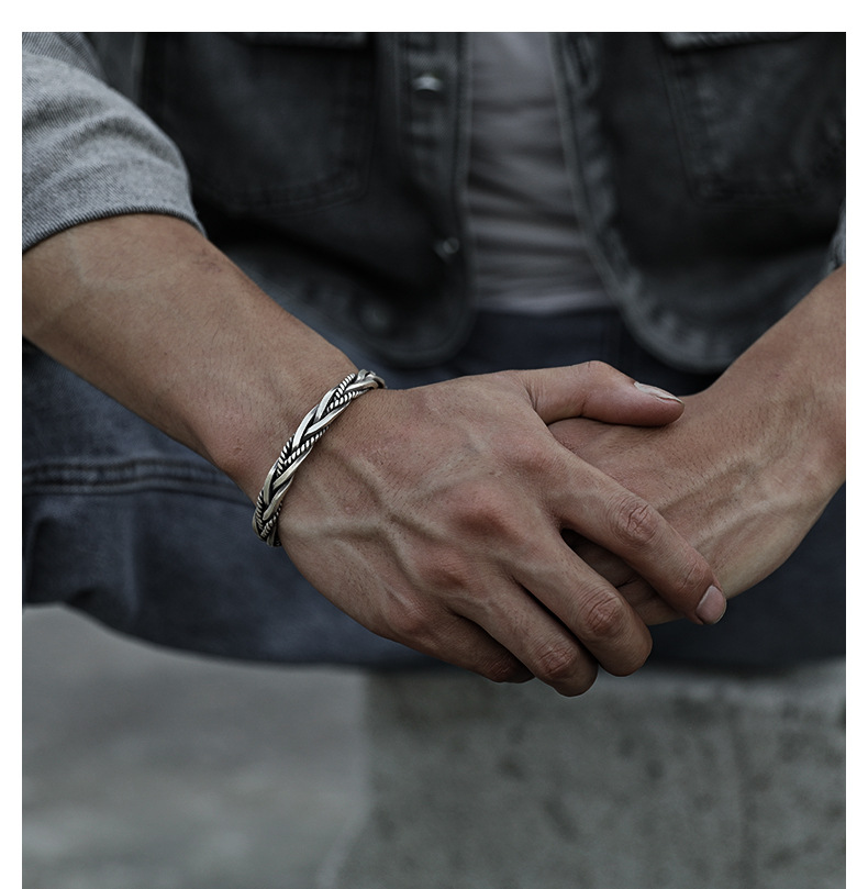 Close-up of Twisted Design