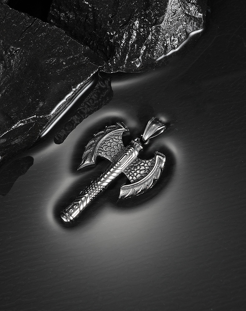 Viking Retro Battle Axe Pendant Men's Titanium Steel Necklace display picture 5