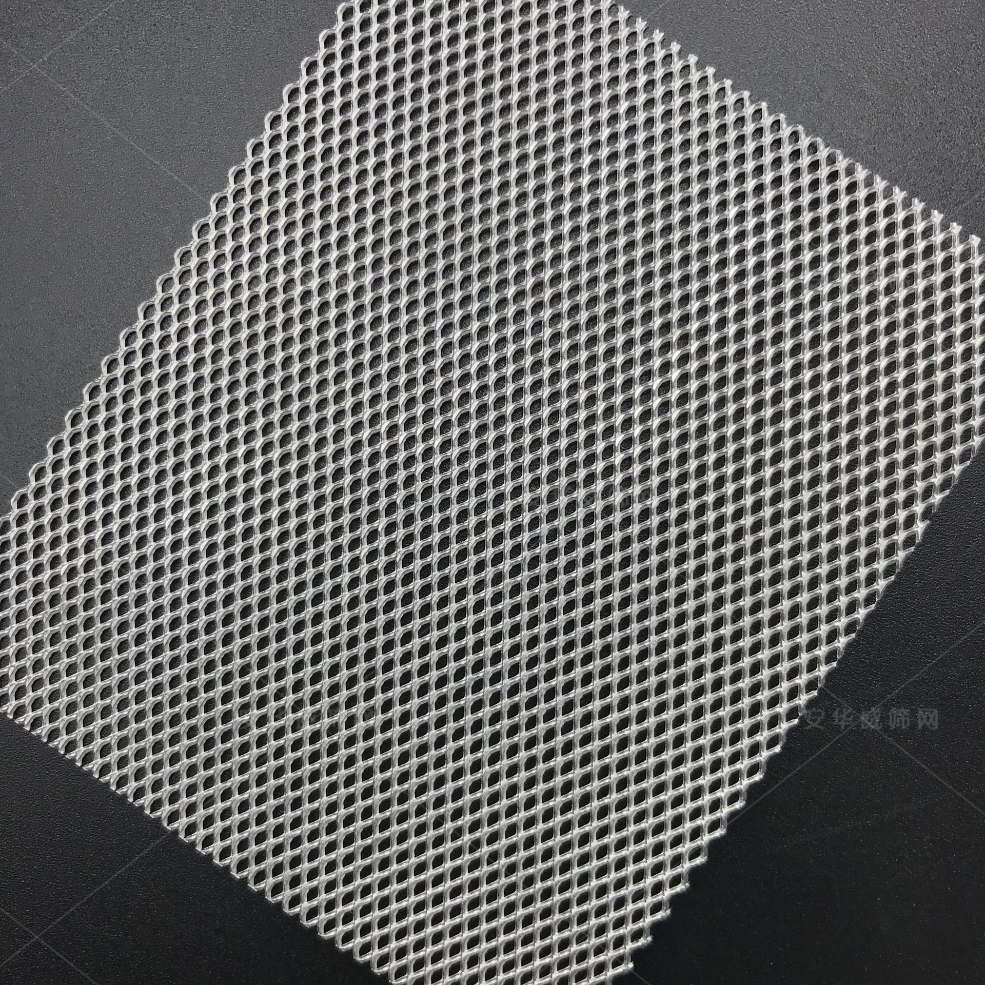 厂家订造微孔菱形拉网板麦克风金属网2寸音箱喇叭网不锈钢菱形网