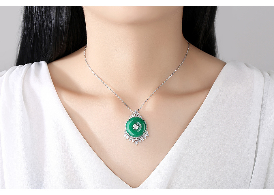 Moda Coreana Nuevo Banquete Collar Para Mujer Con Incrustaciones De Cobre Circón Verde Collar De Calcedonia display picture 3