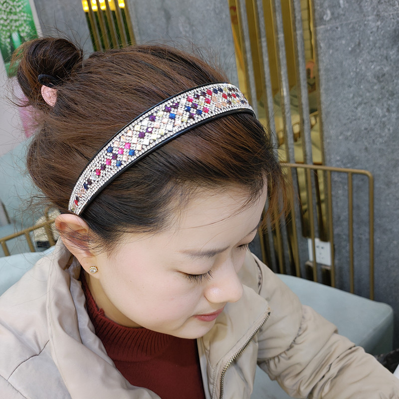 Koreanische Version Von Strass Rutsch Festem Stirnband Stirnband All-match Voll Diamant Kristall Stirnband Haarkarte Neue Einfache Mode Haarschmuck Frauen display picture 1