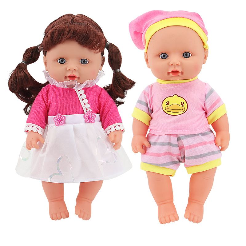 Venta al por mayor hablando simulación Muñeca puede cambiar la ropa, beber agua, comer leche, una familia de tres, juego casa