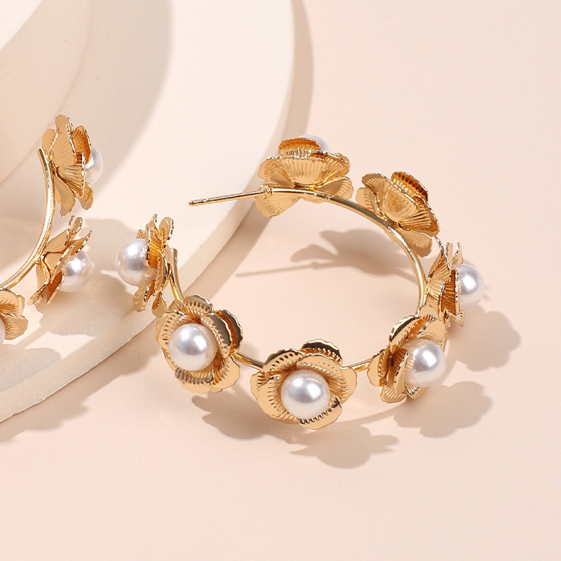 13g Weight Earrings, Ear Studs Classification Wedding, Travel Occasion Metal Material Flower Pattern Women'S Gender Plating Design White, Gold Color Exaggerated Round Wreath Exquisite Pearl Flower Earrings Fashion Metal Earrings Wholesale Nihaojewelry 6
