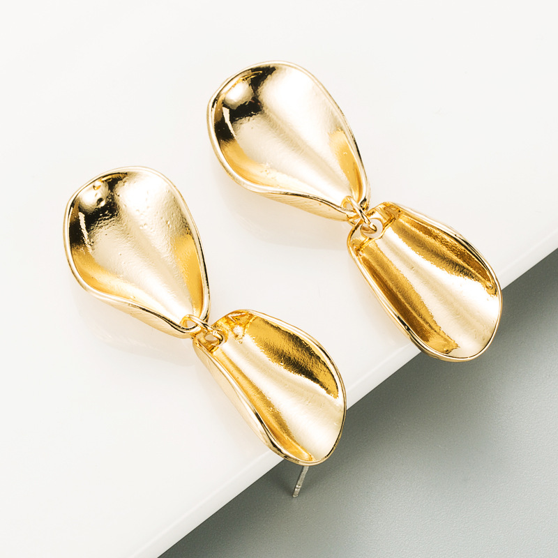 Simple Golden Alloy Fashion Earrings display picture 3