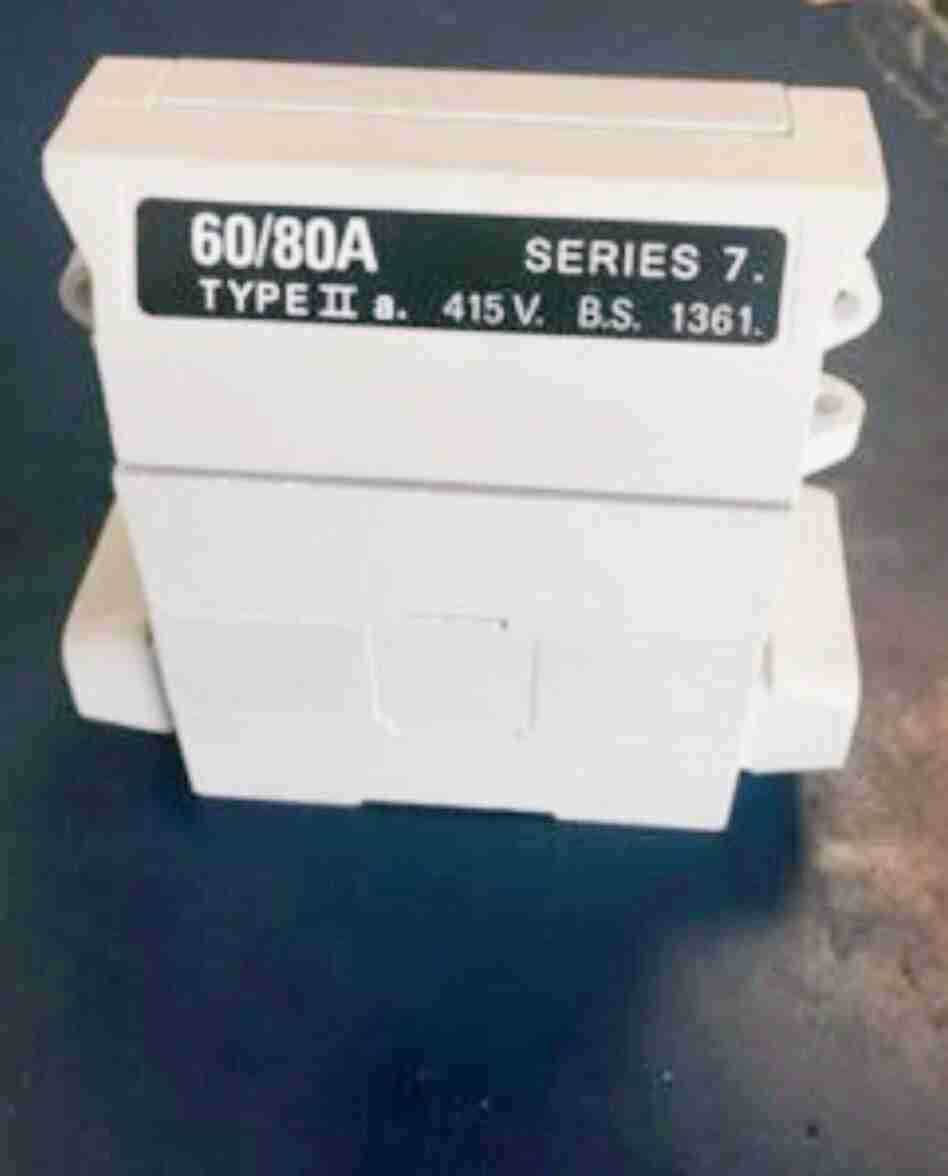 Cut－outs熔断器底座