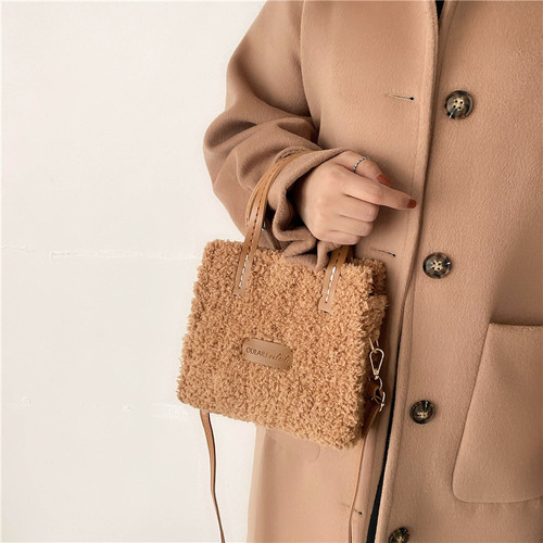 Hand-knitted bag as a gift for your girlfriend, homemade diy material bag made of wool, homemade plush shoulder crossbody bag