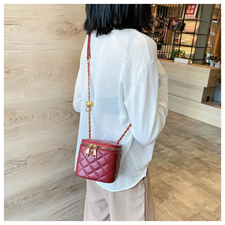 Classique Style Diamant Chaîne Sac À Bandoulière Pour Les Femmes 2020 Nouvelle Célébrité Internet Même Épaule Sac Boîte Carrée Sac display picture 19