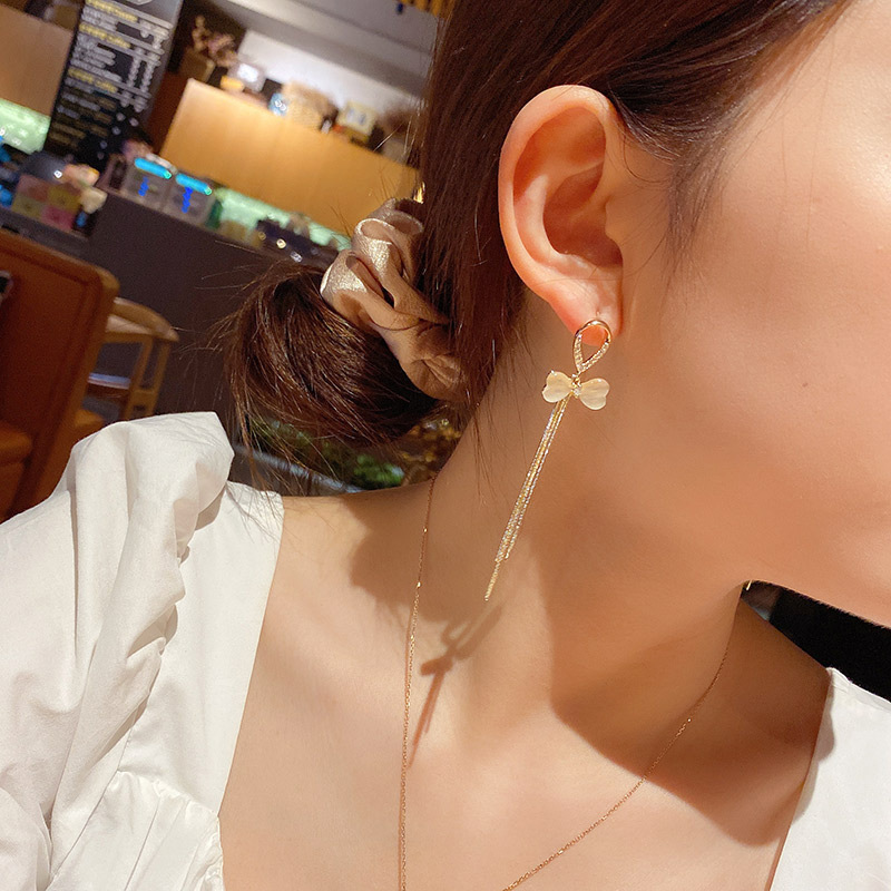 Fashion 925 Silver Needle Opal Heart-shaped Long Flow Diamond Heart-shaped Trend Wild Alloy Earrings display picture 3