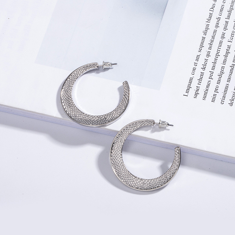 Hot Sale Korea C-shaped Circle Earrings Wholesale Nihaojewelry display picture 6