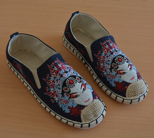 Tai chi kung fu shoes for men and women Folk embroidery cotton hemp Beijing Opera single shoes linen shoes antiskid rubber soled hemp shoes