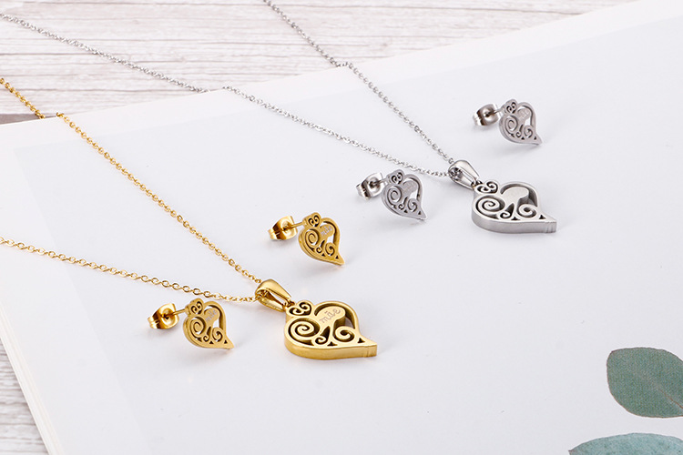 new Korean fashion stainless steel heart-shaped hollow letters mama sets wholesale nihaojewelry