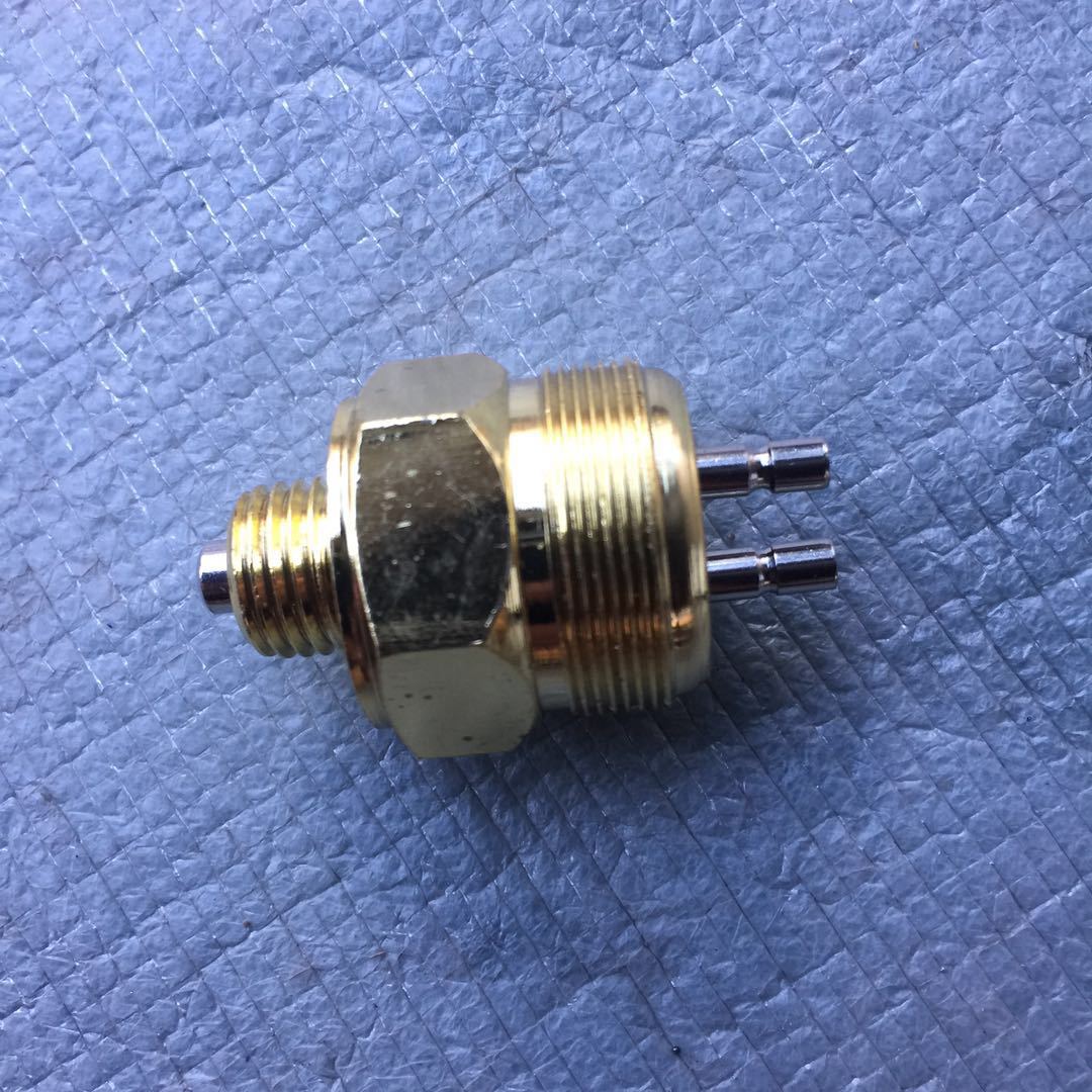 WG9100710068斯太尔倒车灯开关1