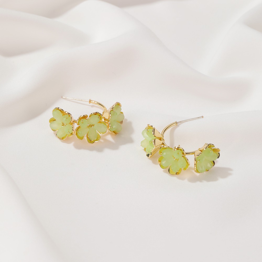 S925 Argent Aiguille Boucles D&#39;oreilles Coréen Arts Et Artisanat Cristal Fleur Boucles D&#39;oreilles Nouveau Doux Trois Fleur Boucles D&#39;oreilles En Gros Nihaojewelry display picture 5