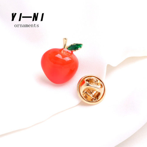 Button collar collar pin cute pink peach brooch to decorate clothes and fix Japanese style anti-exposure fruit pin peach