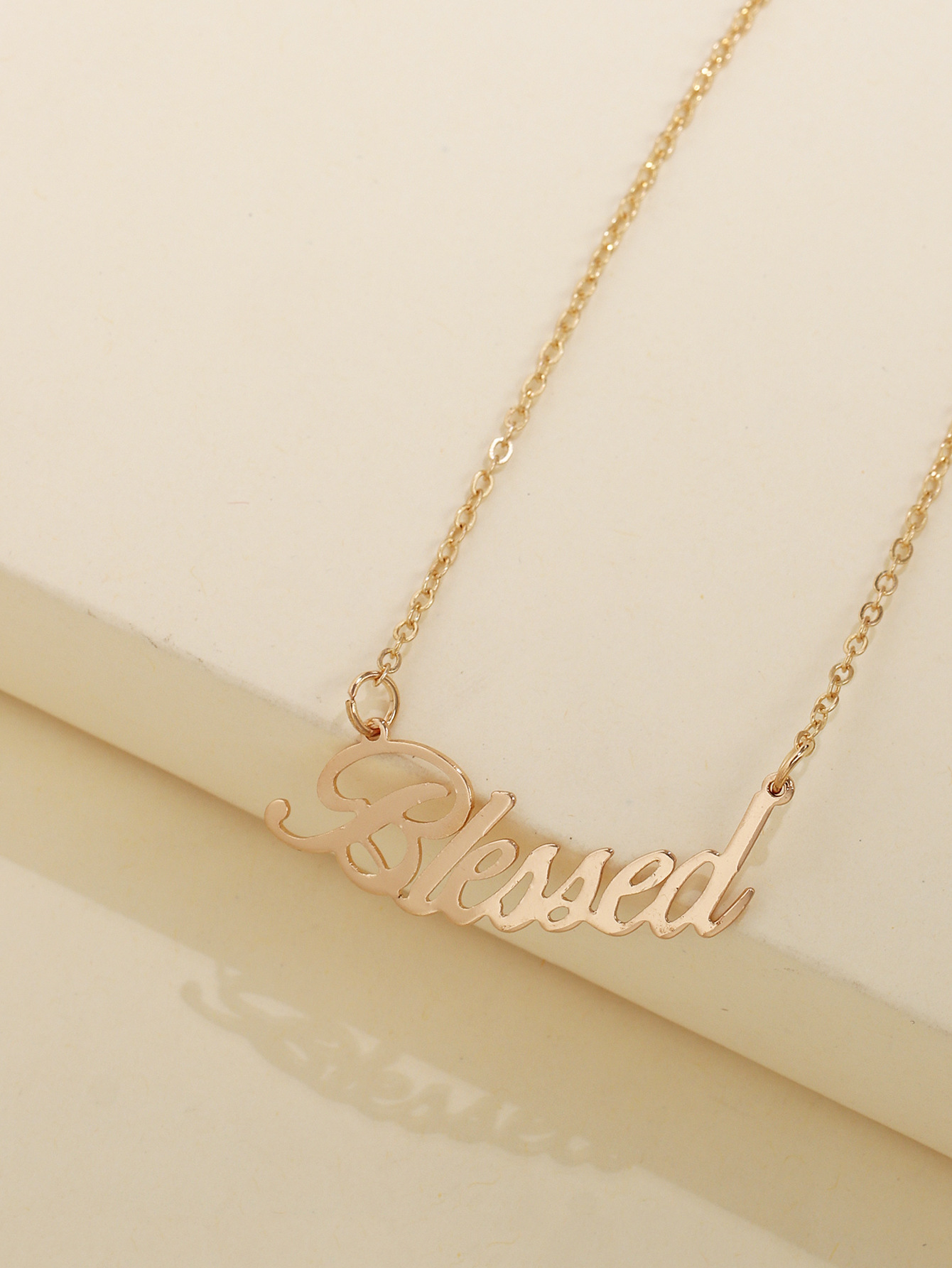 Korean Fashion Simple Necklace Alloy English Letter Clavicle Chain Hot Selling Wholesale Nihaojewelry display picture 4