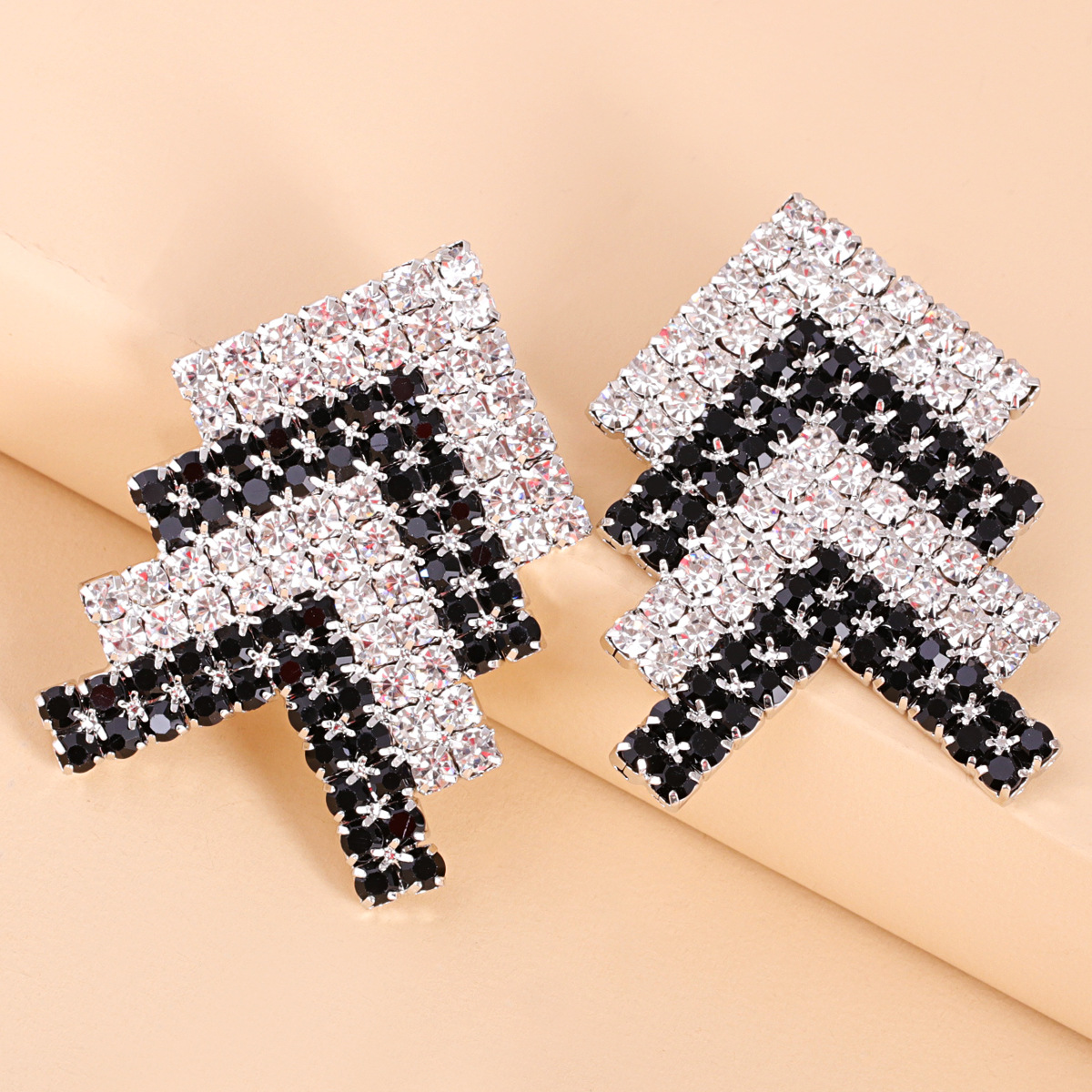 V-shaped Diamond Earrings display picture 3