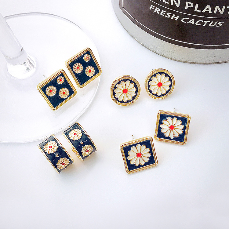 1 Pair Casual Sweet Geometric Flower Enamel Plating Metal Ear Studs display picture 1