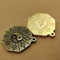 Retro brass keychain, pure copper handmade Taiji Bagua pendant, ensures safety, portable, guards against petty people, factory-made