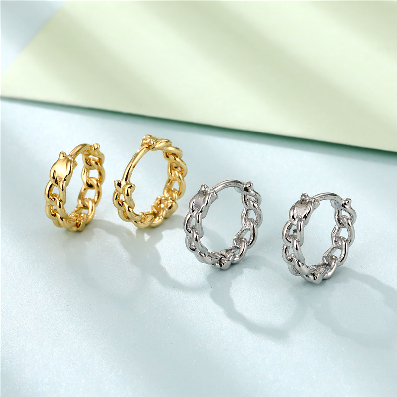 Cross-border European And American Glossy New Style Personality Chain Earclip Earrings Women's Simple Copper Ornaments Twist Earrings Factory Wholesale display picture 1