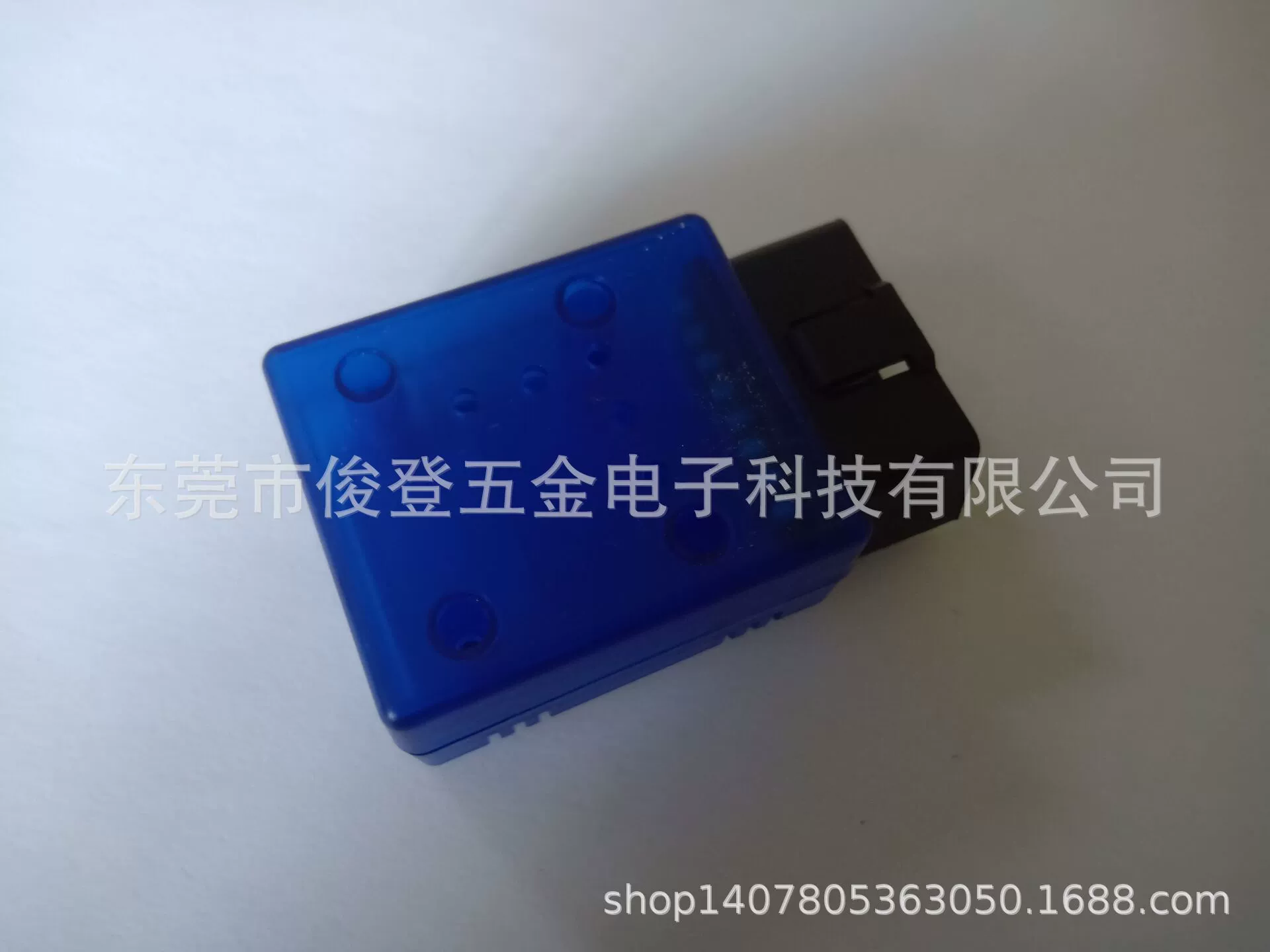 Производитель продает оболочку OBD2 для ELM327 Bluetooth и GPS