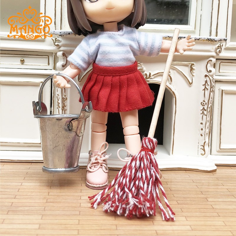 1:12 Dollhouse mini muebles modelo comida y juego metal plata cubo basura fregona ~